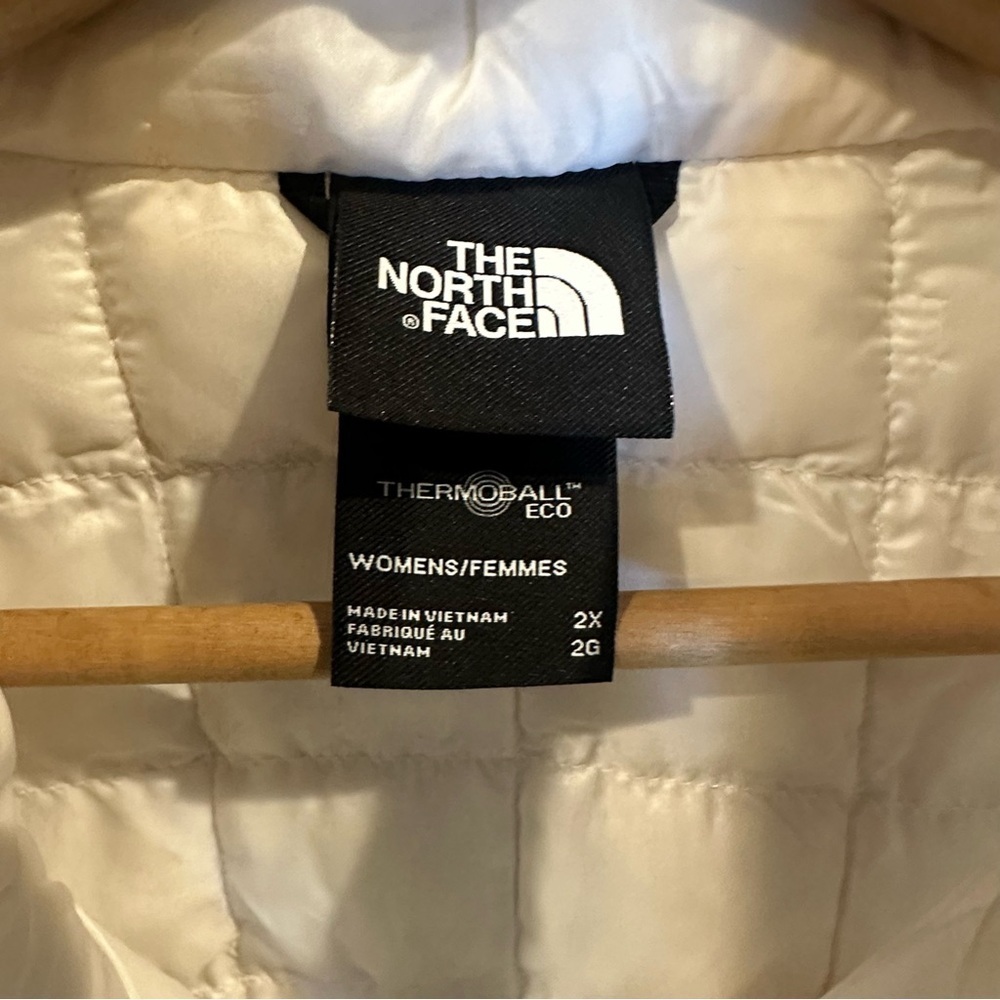 The North Face Women's White Quilted Puffer Jacket - Picture 4 of 7